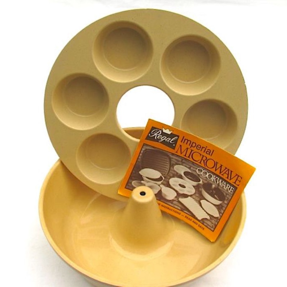 Vintage Regal Microwave Bakeware Melamine Plastic Bundt Pan Muffin Pan Used